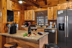 Fridge, microwave, oven, stovetop - 2 King Suites | Hot Tub | Fire Pit | Quiet (Pigeon Forge)