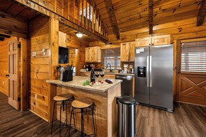 Fridge, microwave, oven, stovetop - 2 King Suites | Hot Tub | Fire Pit | Quiet (Pigeon Forge)