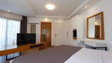 In-room safe, desk, laptop workspace, iron/ironing board