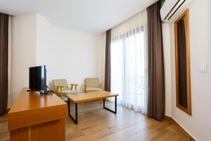 Habitación Deluxe doble, balcón, vistas al jardín | Interior