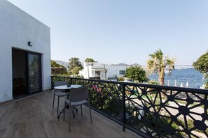 华丽双人房, 阳台, 花园景观 | 室外用餐