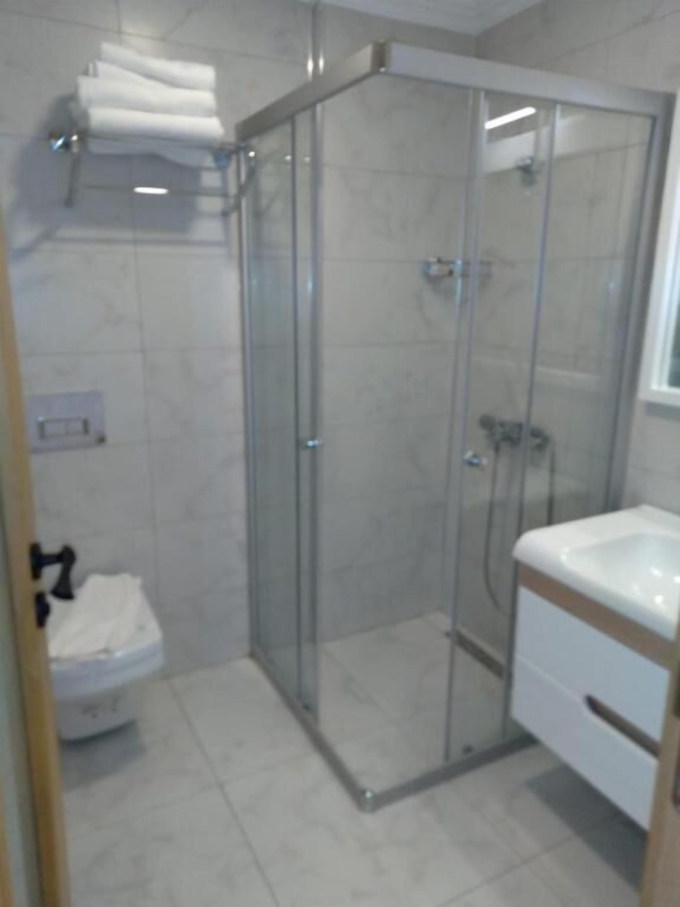 华丽双人房, 阳台, 花园景观 | 浴室 | 淋浴设施、免费洗浴用品、吹风机、拖鞋