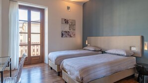 4 camere, una cassaforte in camera, una scrivania, ferro/asse da stiro