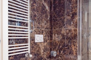 Shower, hair dryer, bidet, towels - Luxury For Groups & Families in city center (Torino)