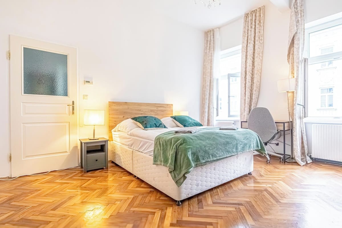 Habitación básica | Tabla de planchar con plancha y wifi gratis