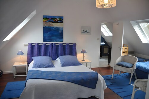 “Les Agapanthes” Guest Room with Shared Terrace, Private Garden and Wi-Fi