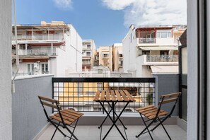 Outdoor dining - Erato by halu! - Classical 2BD penthouse in the center (Thessaloniki)