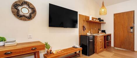 Deluxe Double or Twin Room, Garden View | Interior