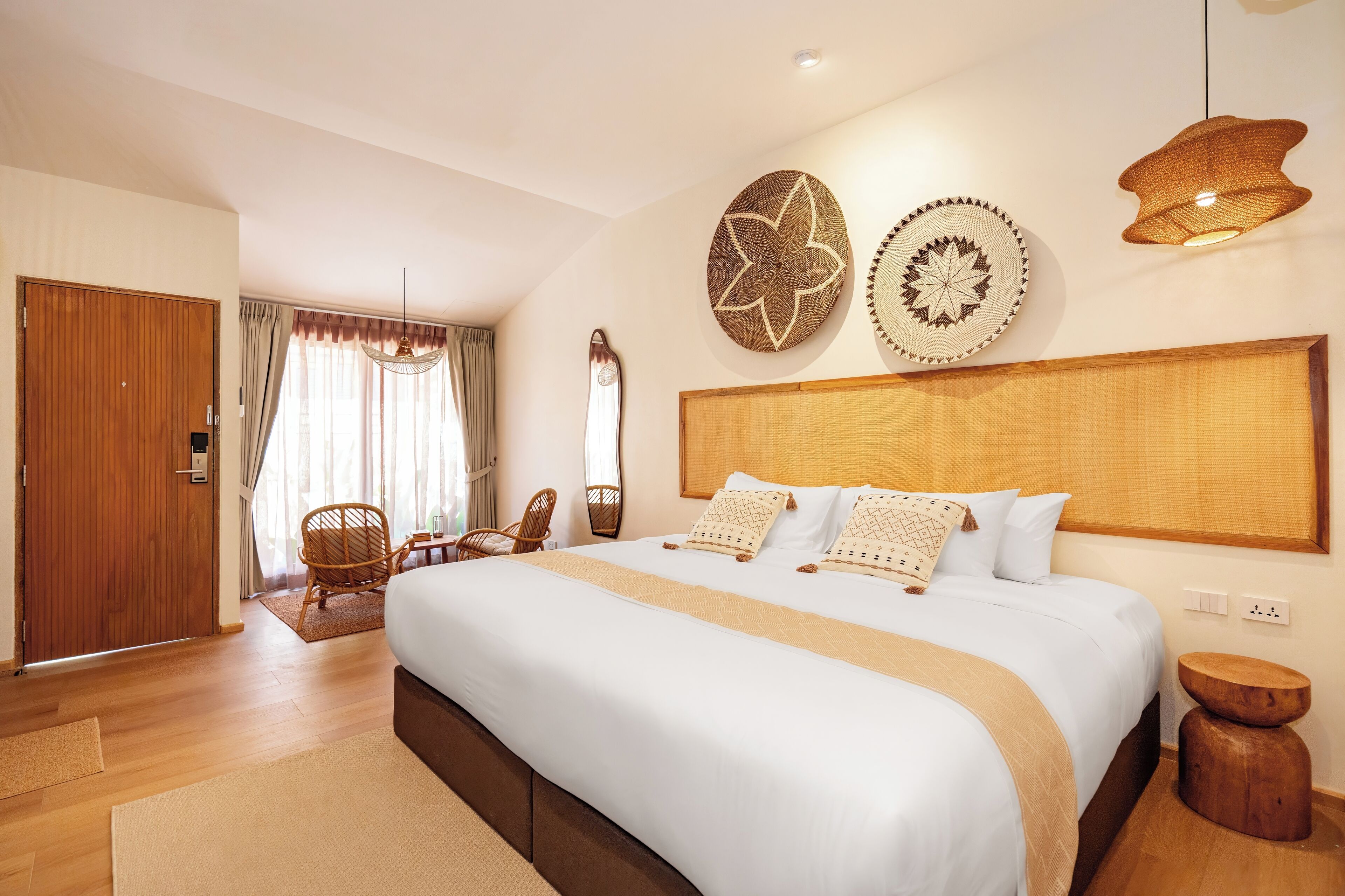 Deluxe Double or Twin Room, Garden View | In-room safe, desk, laptop workspace, iron/ironing board