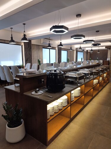 HOTEL MONSOON PALACE