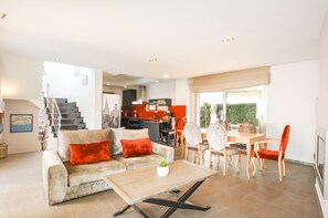 TV - Modern villa with private pool and BBQ (Albufeira)