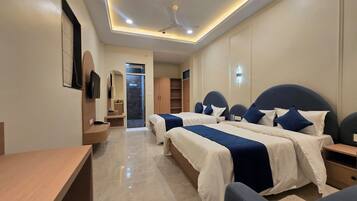 Kahden hengen perhehuone (kaksi sÀnkyÀ), nÀköala puutarhaan | Silitysrauta/-lauta, ilmainen Wi-Fi