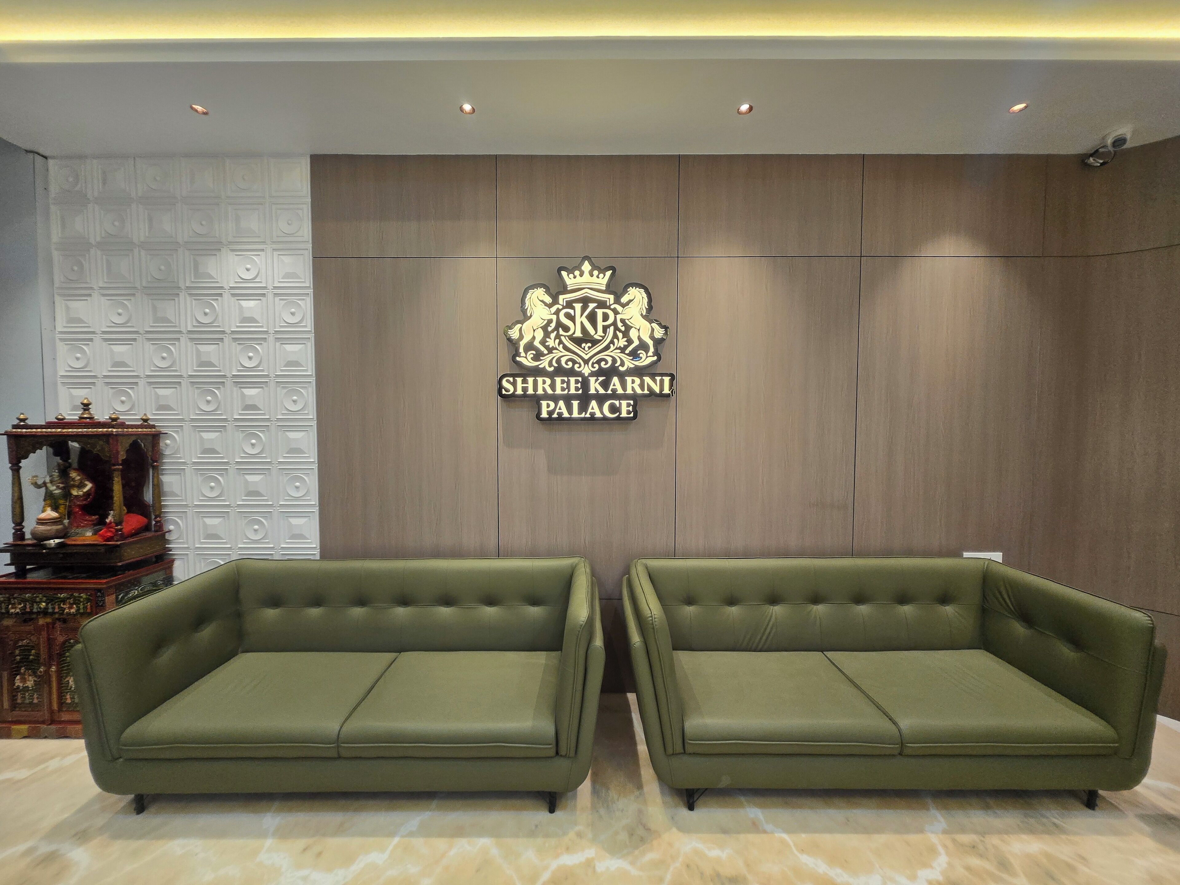 المنشأة من الداخل