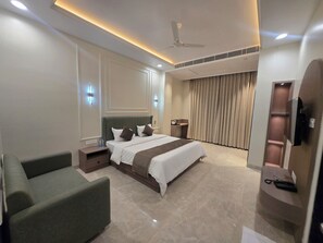 Deluxe Double Room | Iron/ironing board, free WiFi - Hotel Shree Karni Palace (Kishangarh)