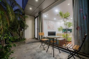 Deluxe Studio, 2 Queen Beds, Bathtub, City View | Balcony - Sakamoto 1 Apartments by XÔI Residences (Giang Vo)