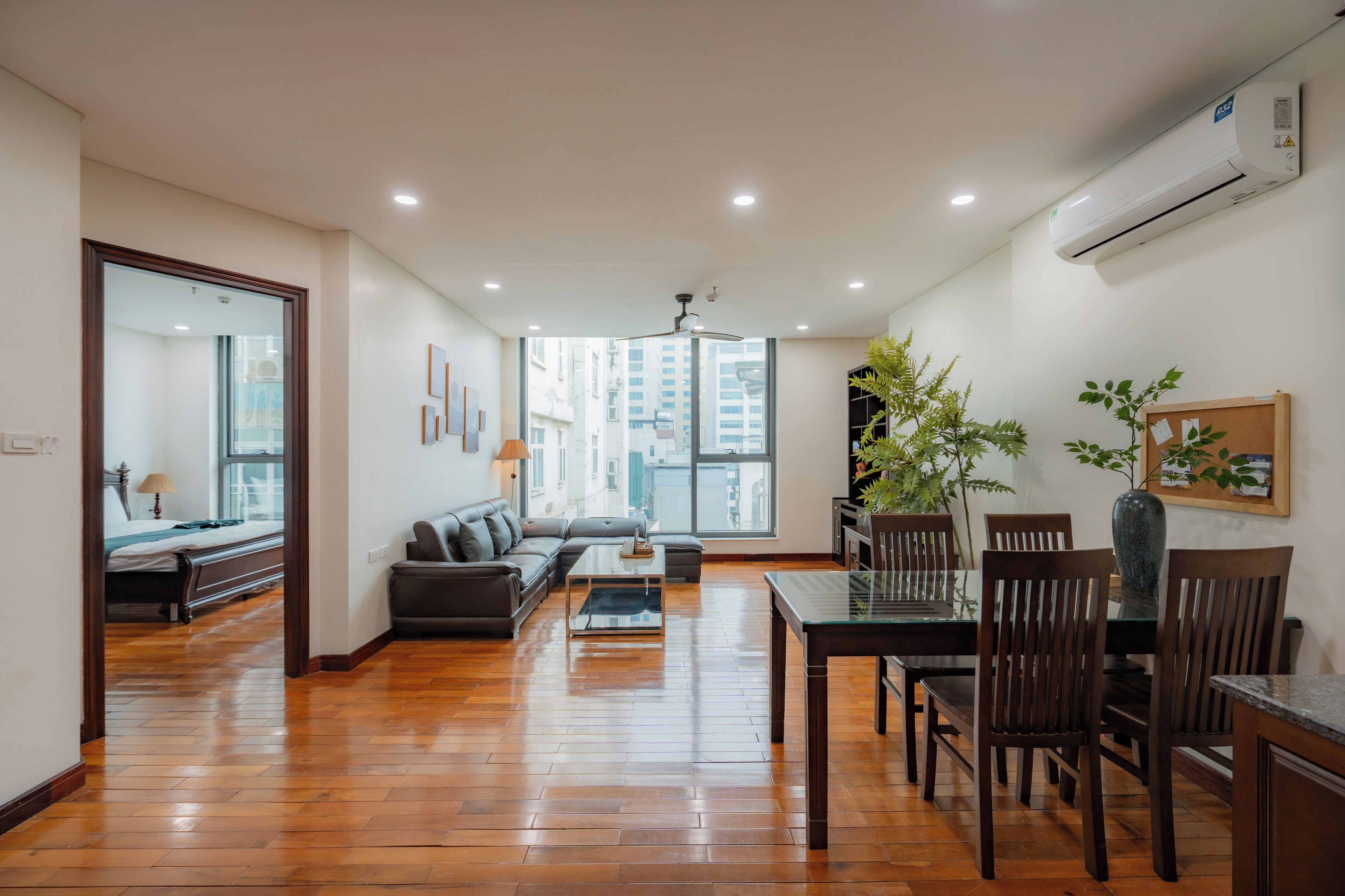 Signature Studio, 2 Queen Beds, Non Smoking, City View | Living area