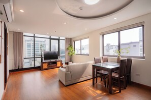 Deluxe Studio, 2 Queen Beds, Bathtub, City View | Living area | 45-inch Smart TV with cable channels - Sakamoto 1 Apartments by XÔI Residences (Giang Vo)