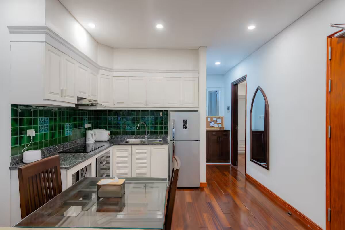 Deluxe Studio, 2 Queen Beds, Bathtub, City View | Private kitchen | Full-size fridge, microwave, stovetop, electric kettle