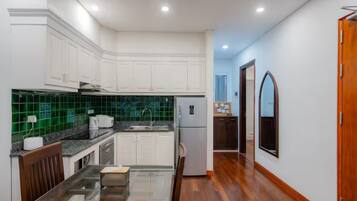 Deluxe Studio, 2 Queen Beds, Bathtub, City View | Private kitchen | Full-size fridge, microwave, stovetop, electric kettle