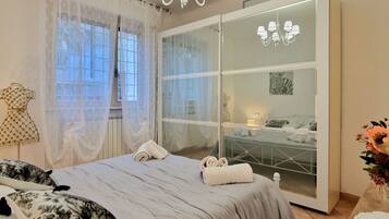 3 bedrooms, iron/ironing board, travel cot, free WiFi