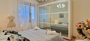 3 quartos, ferros/tábuas de passar roupa, berço de viagem