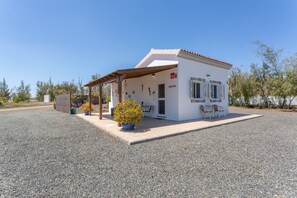 Exterior - Vacation Apartment 'Casita Hari' with Mountain View, Wi-Fi and Air Conditioning (Tuineje)