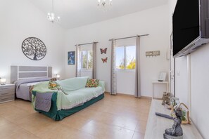Iron/ironing board, WiFi, bed sheets - Vacation Apartment 'Casita Hari' with Mountain View, Wi-Fi and Air Conditioning (Tuineje)