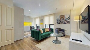 Smart TV - Stylish 2-Bed London Apartment Canary Wharf - Ideal for Business & Long Stays (London)