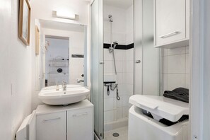 Douche, sèche-cheveux