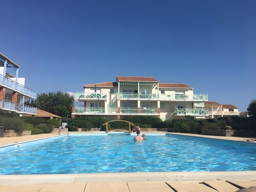 Maison de vacances 'M112 - L'orée Du Golf' avec piscine partagée, terrasse et jardin privés