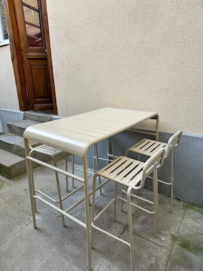 Outdoor dining - Bicotea: calm & old-world charm, reinterpreted (Le Mans)