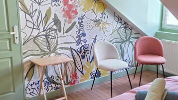 Iron/ironing board, WiFi, bed sheets