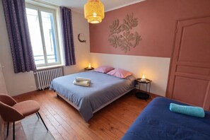 4 chambres, fer et planche à repasser, lit parapluie, Wi-Fi gratuit