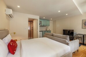 Studio | Cribs/infant beds, free WiFi, bed sheets - Dasi House  (Porto)
