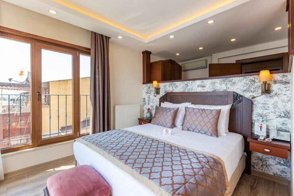 Deluxe Room, Sea View | Minibar, in-room safe, iron/ironing board, free WiFi