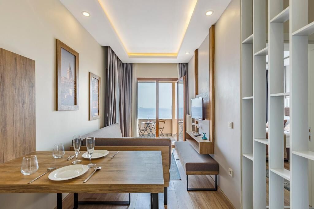 Superior Suite, Balcony, Sea View | Living area