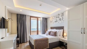 普通套房, 陽台, 海景 | 迷你吧、客房內保險箱、熨斗/熨衣板、免費搖籃/嬰兒床
