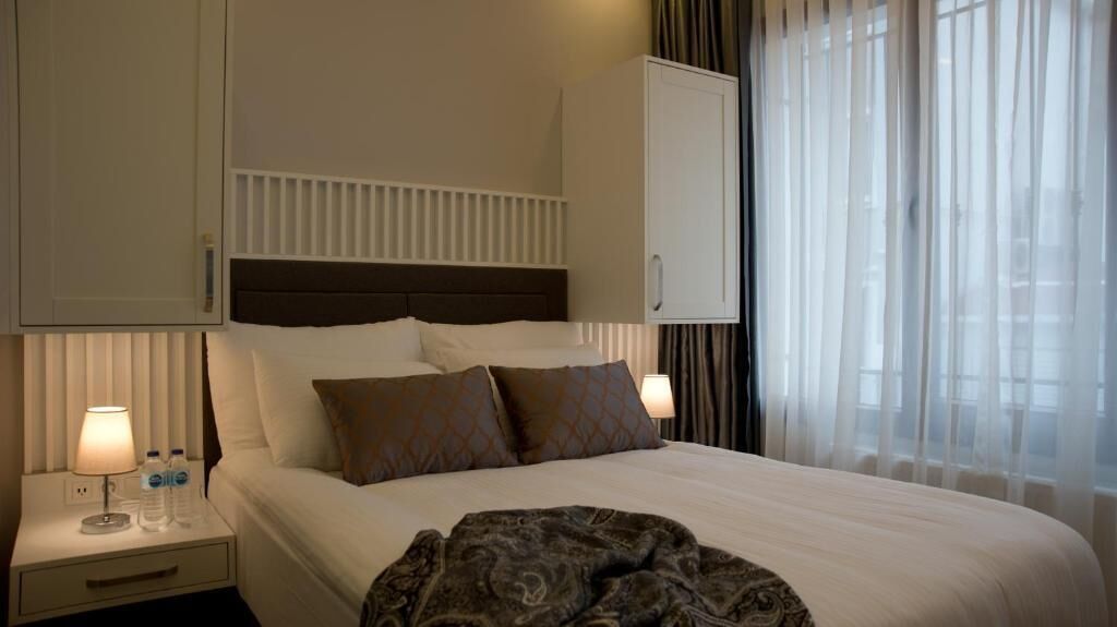 Minibar, in-room safe, iron/ironing board (on request)