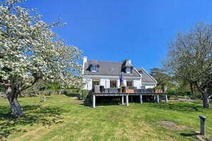Exterior - Peaceful house with jacuzzi, large garden and Breton charm (Crach)