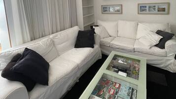 Apartment, Multiple Bedrooms, Balcony | Living room