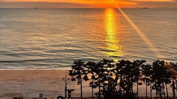 Suite, uitzicht op zee | Strand | Vlak bij het strand, wit zand