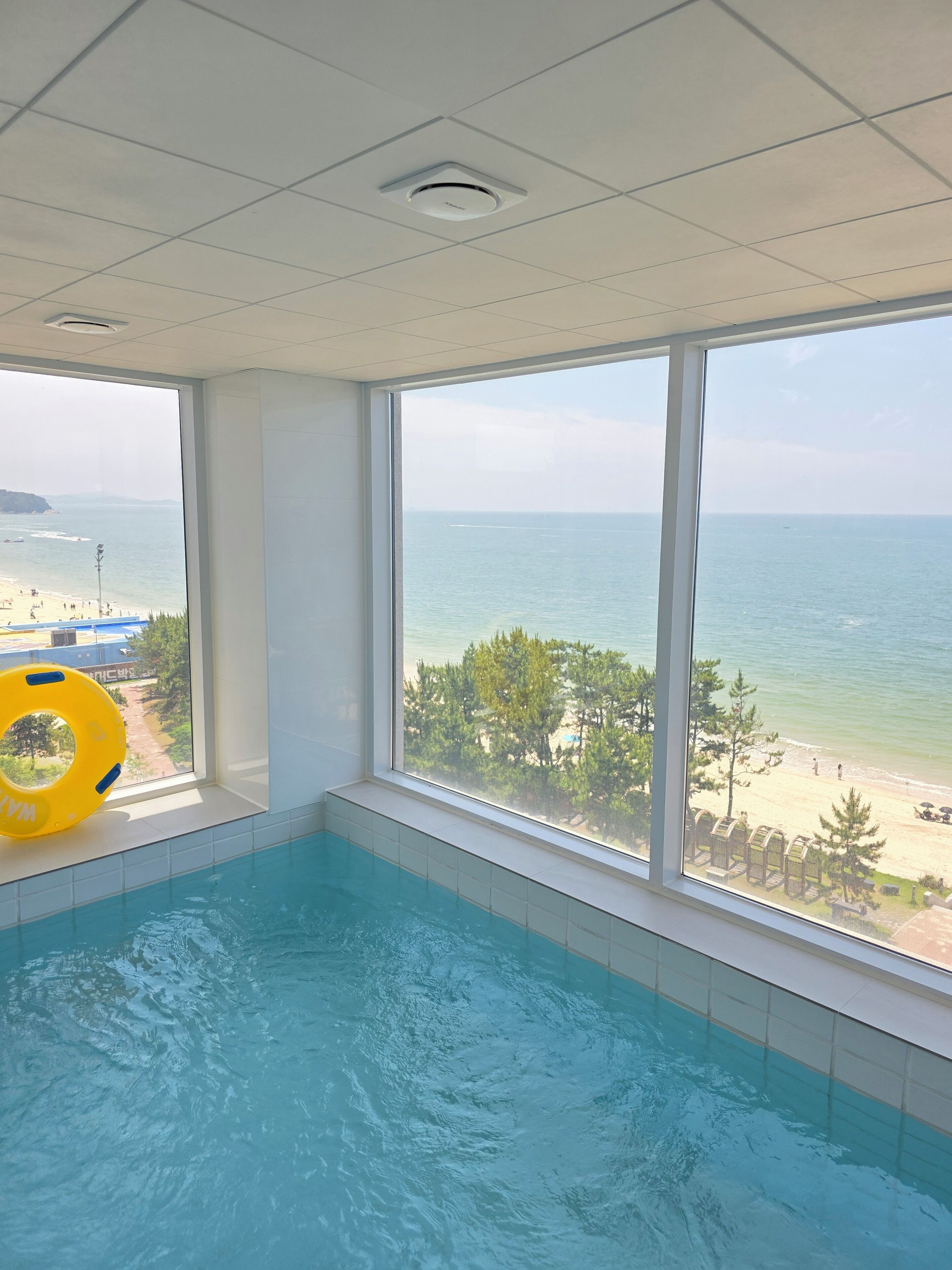 Suite, vistas al mar | Piscina
