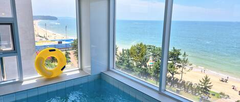 Suite, uitzicht op zee | Luxe beddengoed, gratis wifi, beddengoed