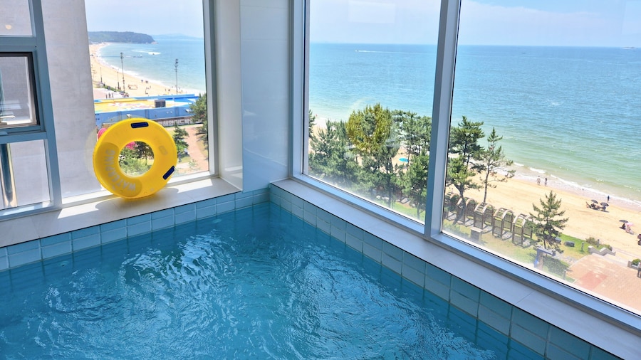 Daecheon I-Ocean Pool Villa Hotel
