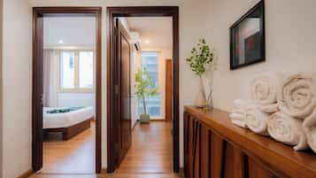 Appartement Familial, 3 chambres, balcon, vue ville | Bureau, espace de travail pour ordinateur portable