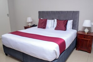 Single Room | Desk, laptop workspace, blackout drapes, free WiFi - Kentucky Hotel (Harare)