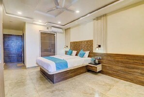Double Room | Free WiFi - Hotel Green County (Bhilar)