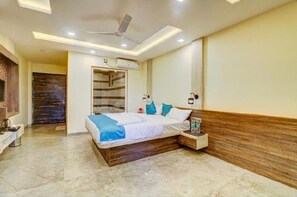 Double Room | Free WiFi - Hotel Green County (Bhilar)