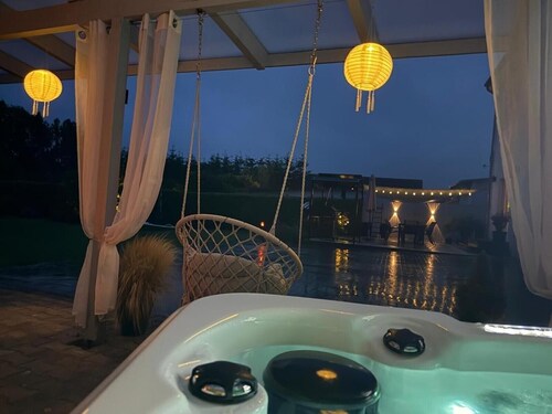 Apartment „Idyllisches Dorfhaus vor Usedom“ mit privatem Pool, Terrasse & WLAN