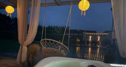 Apartment „Idyllisches Dorfhaus vor Usedom“ mit privatem Pool, Terrasse & WLAN